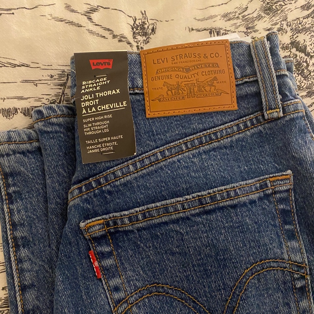 Levi’s Ribcage Straight Ankle Jeans